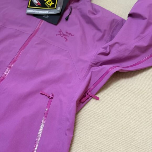 Arc'teryx rose pink windbreaker, unisex, comfortable and durable. - Picture 4 of 9